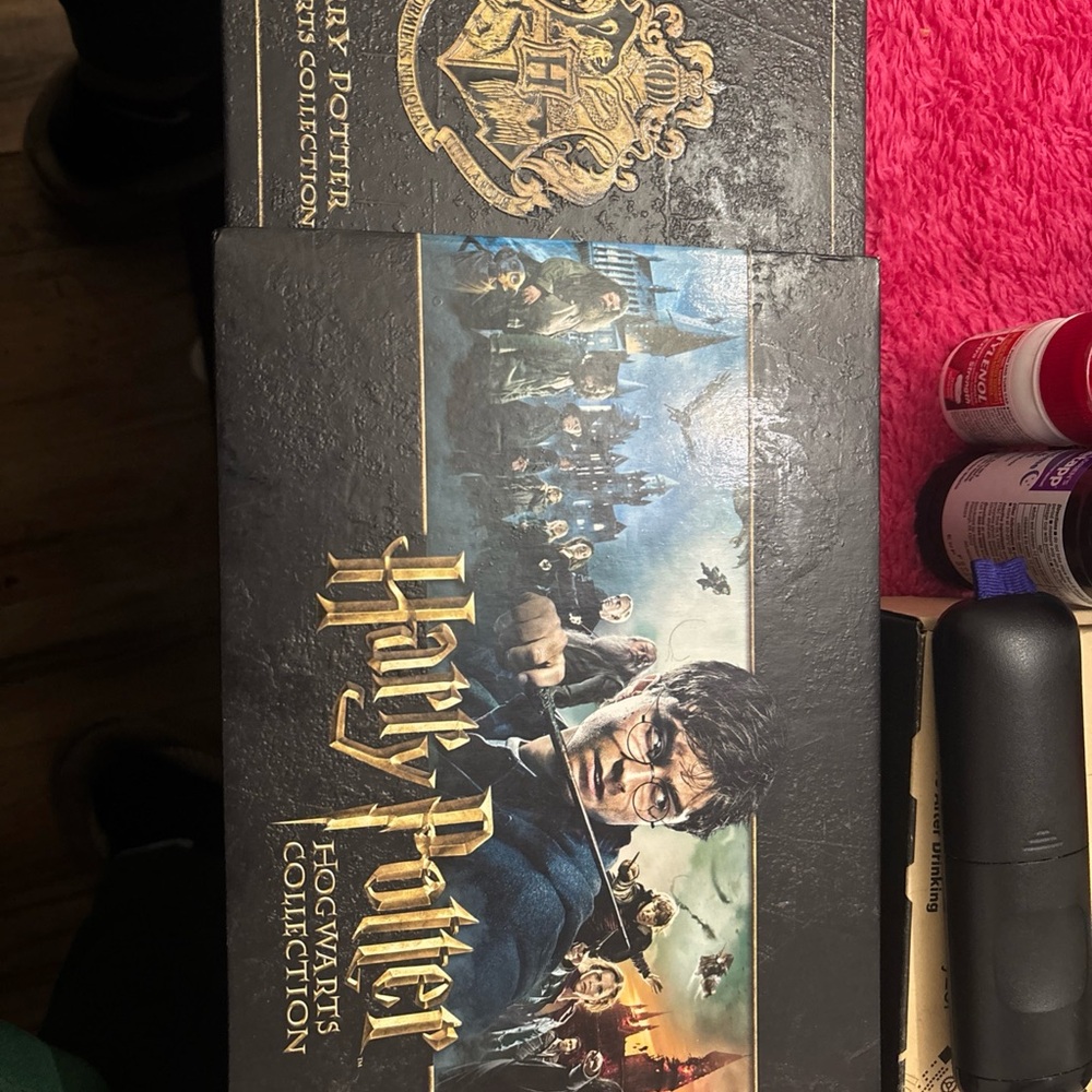 Warner Bros. Harry Potter Hogwarts Collection in Black and Gold